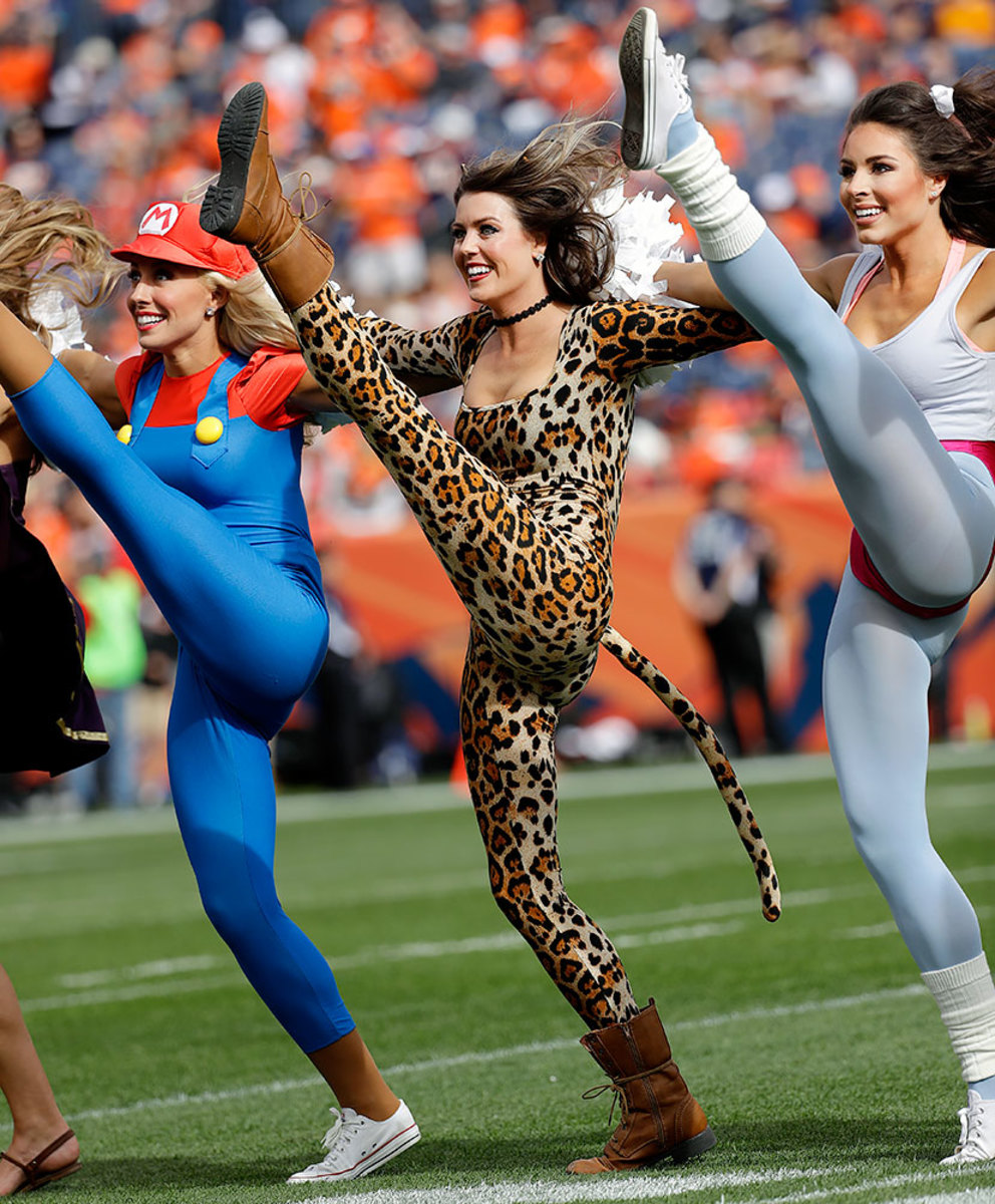 Denver-Broncos-cheerleaders-AP_285264463405.jpg