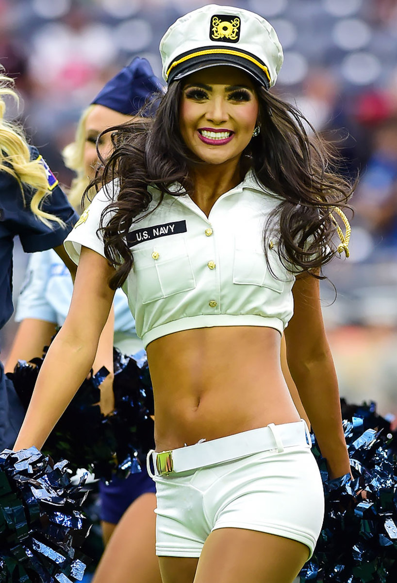 Houston-Texans-cheerleaders-GettyImages-619599362_master.jpg