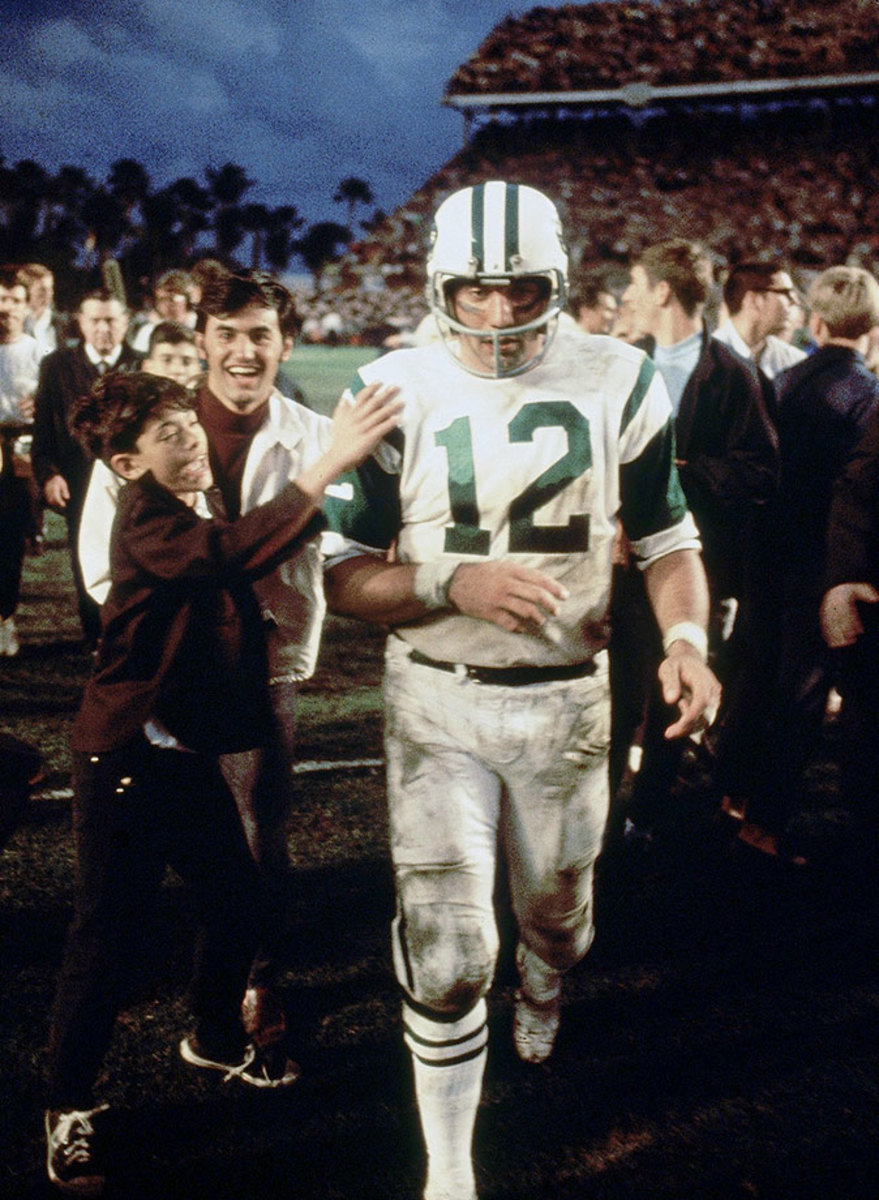 1969-0112-Joe-Namath-walking-off-field-001305103.jpg