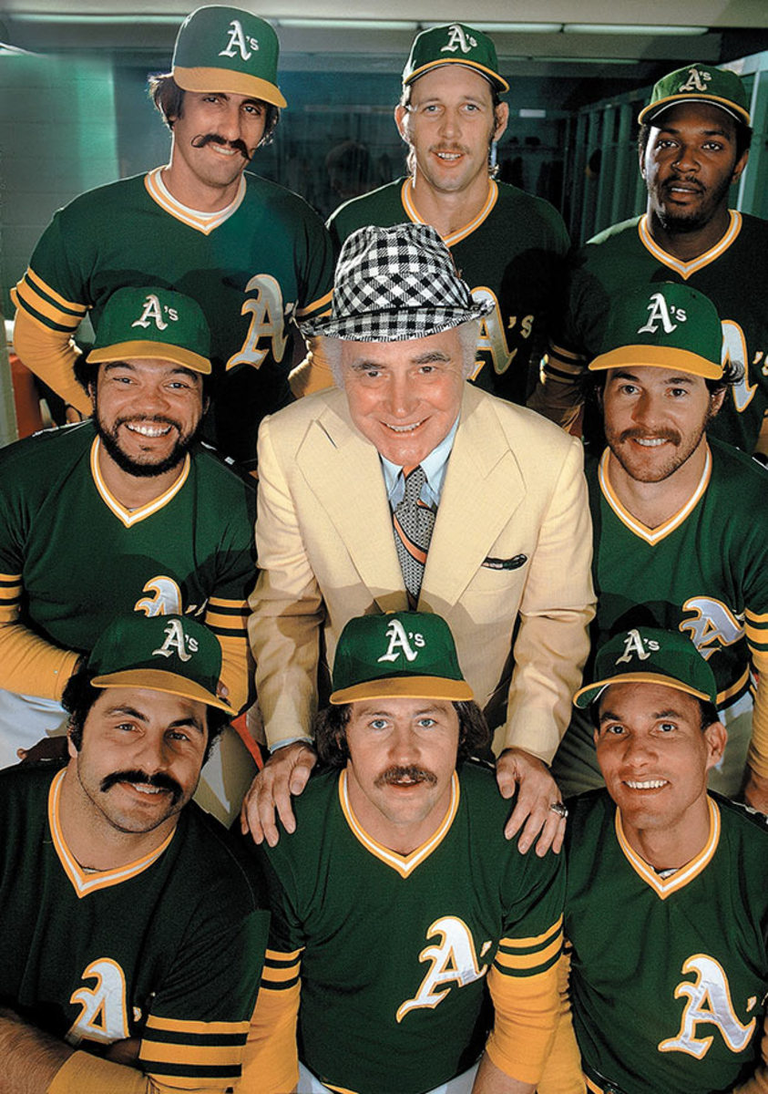 1974-0921-Rollie-Fingers-Joe-Rudi-Vida-Blue-Reggie-Jackson-Charlie-Finley-Gene-Tenace-Sal-Bando-Jim-Catfish-Hunter-Bert-Campaneris-001257078_0.jpg