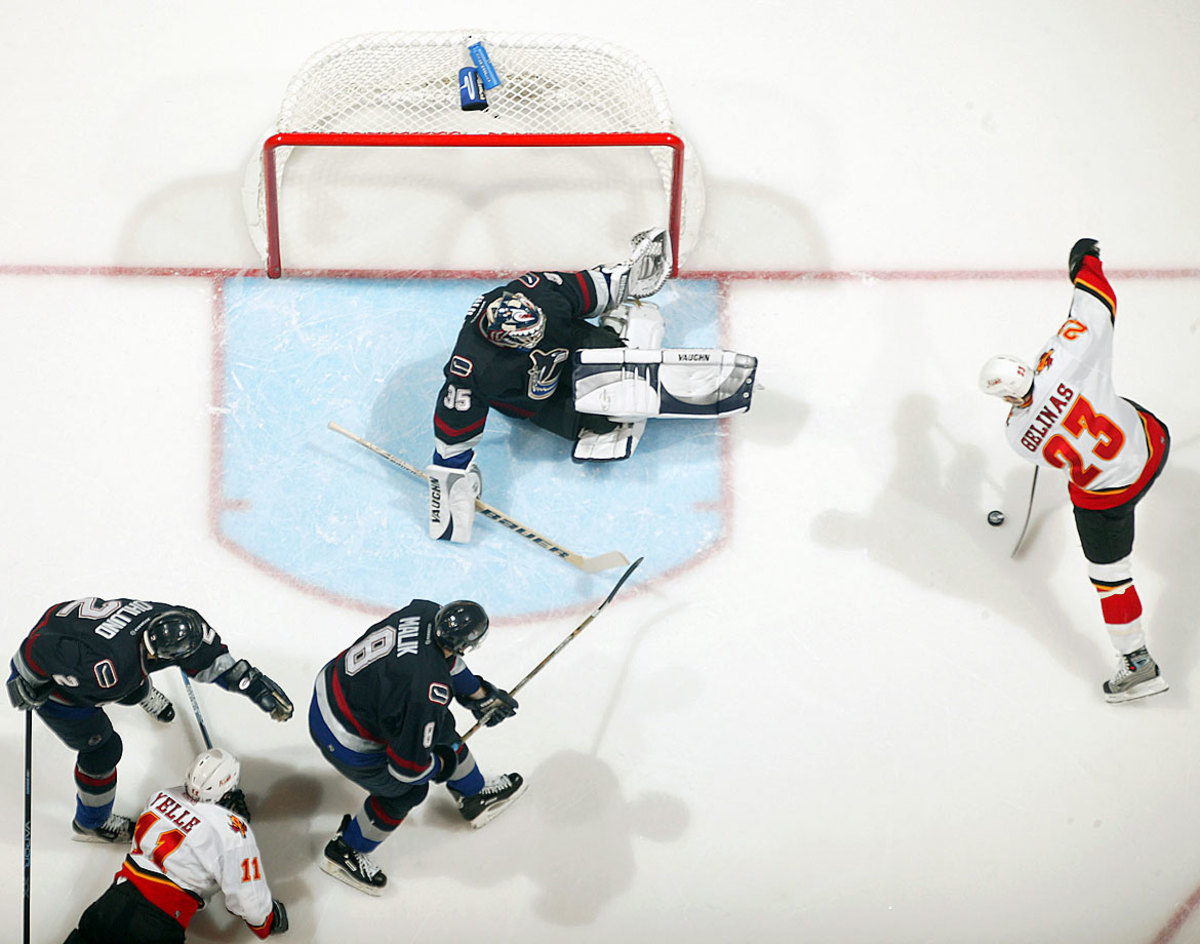 2004-Flames-Canucks-Game-7-Martin-Gelinas-Alex-Auld.jpg