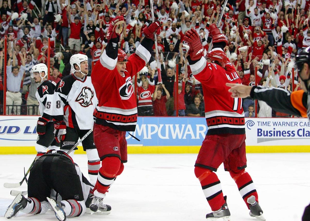 2006-Hurricanes-Sabres-Game-7-Rod-Brind'Amour.jpg