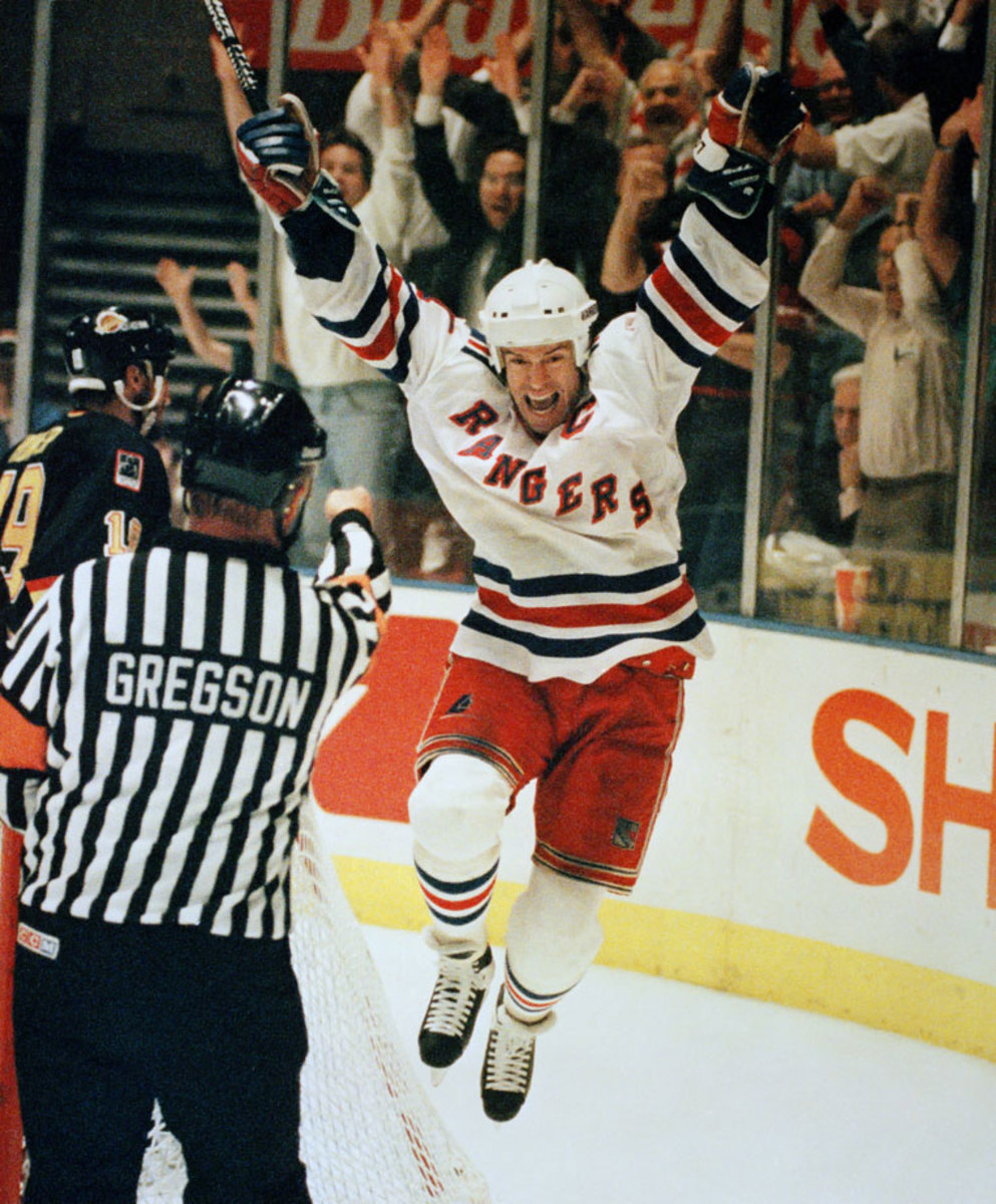 1994-Rangers-Canucks-Game-7-Mark-Messier.jpg