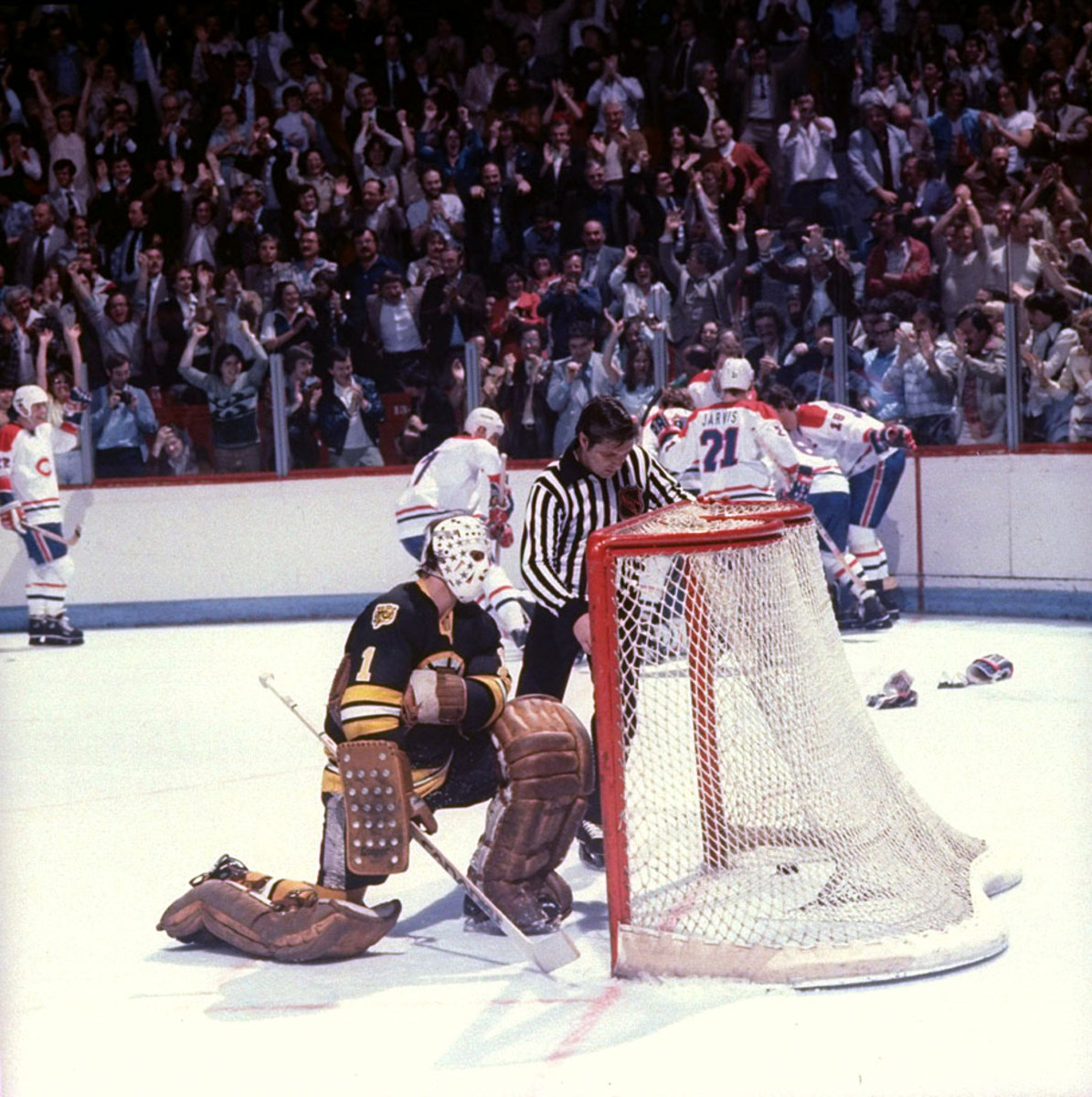 1979-Canadiens-Bruins-Game-7-Yvon-Lambert-Gerry-Cheevers-05809530.jpg