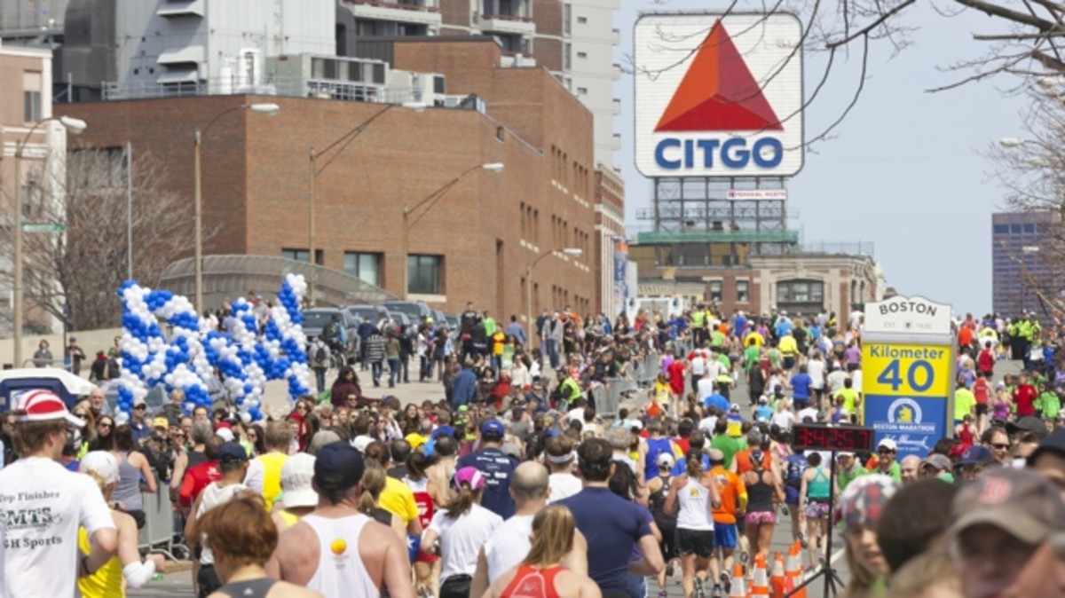 boston-marathon-course-guide-citgo-sign.jpg