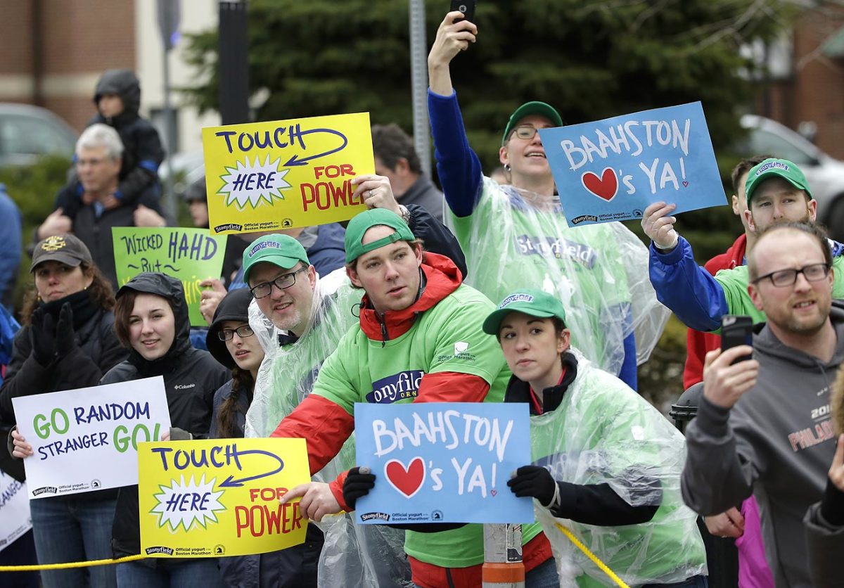 boston-marathon-fans-8b4d-0.jpg