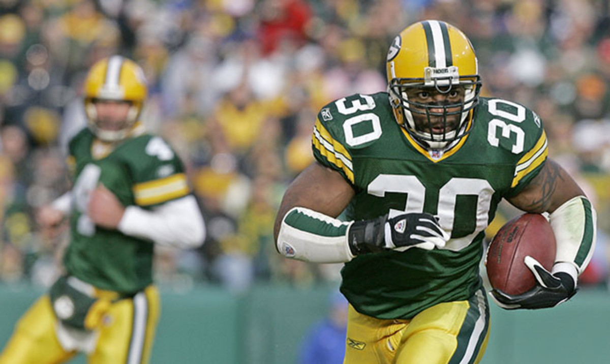 Green takes a handoff from Favre in 2006.