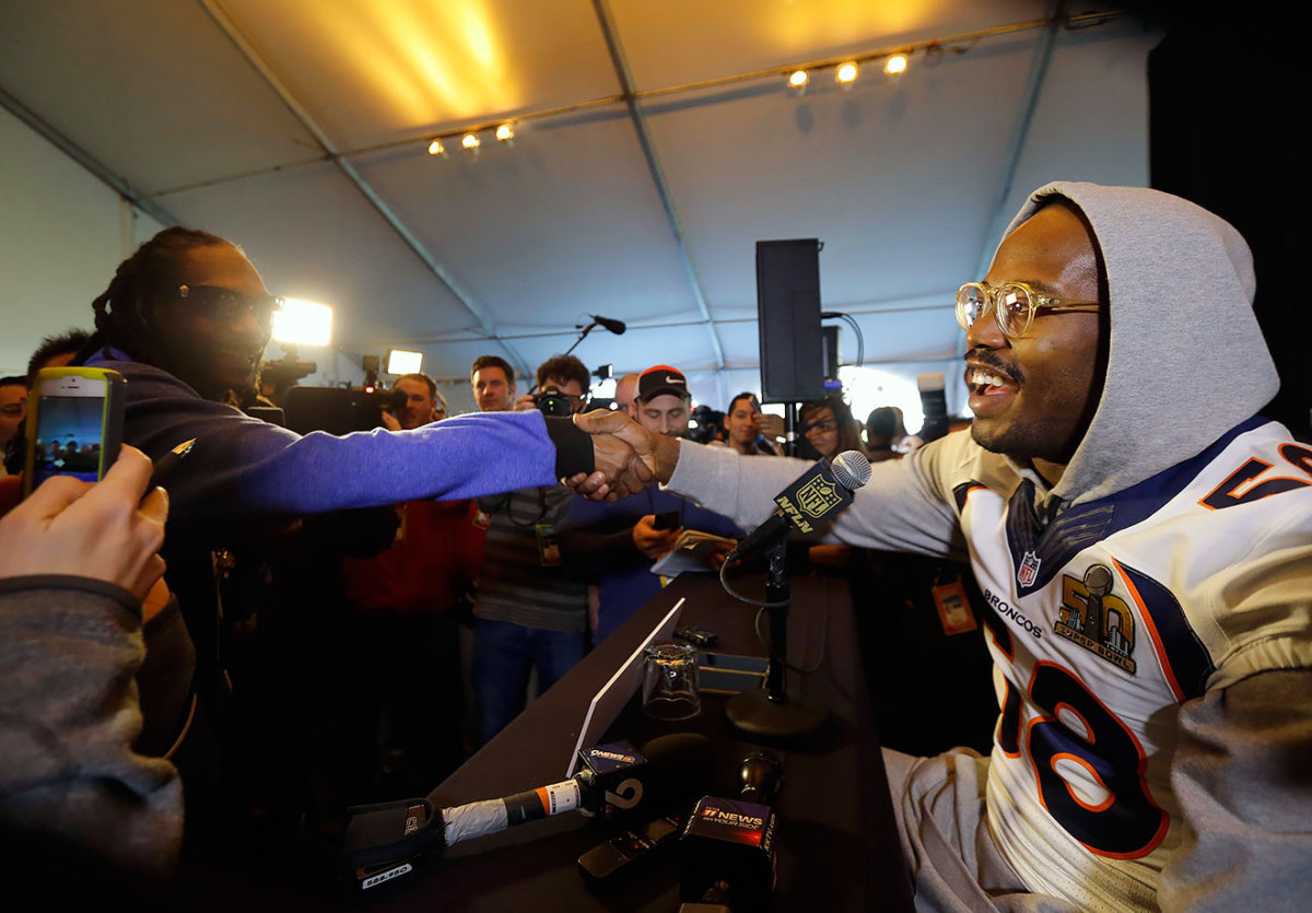 2016-0204-Snoop-Dogg-Von-Miller.jpg