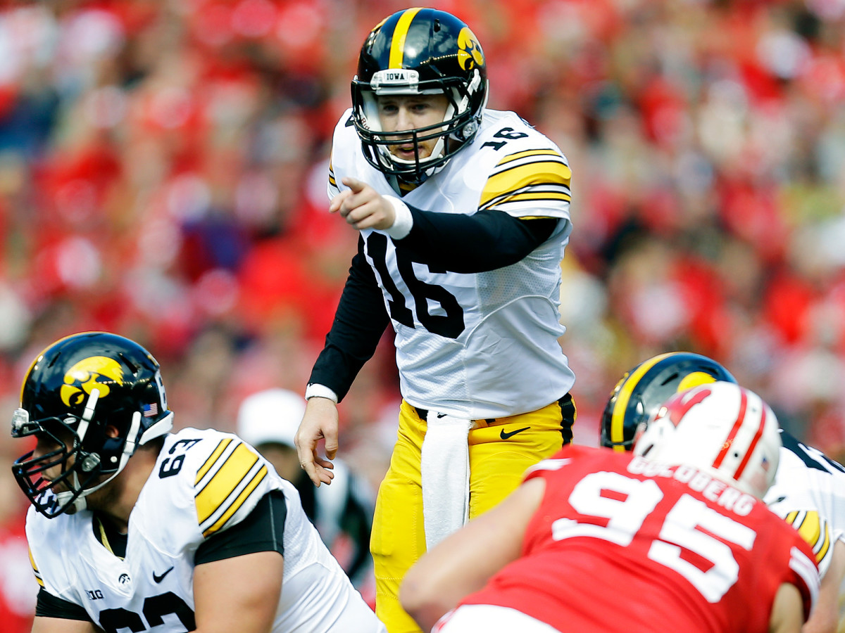 cj-beathard-iowa-hawkeyes-college-football-2016-preseason-top-25-rankings.jpg
