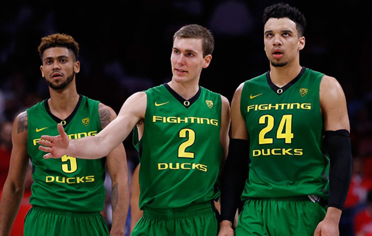 oregon-dillon-brooks-teammates-630-bubble.jpg