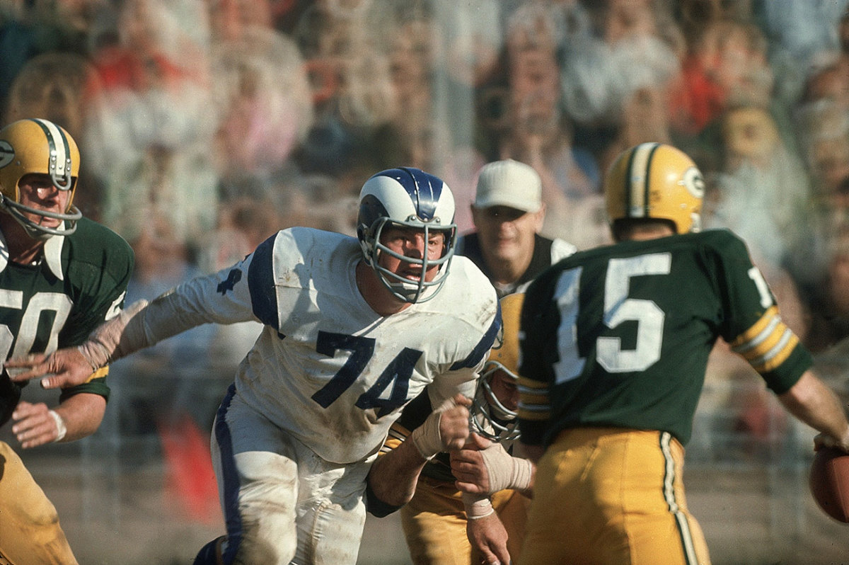 Merlin Olsen draws a bead on Bart Starr, December 1967.