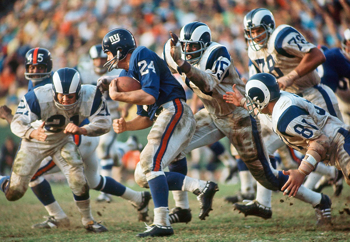 Deacon Jones attacking the Giants’ Tucker Frederickson, November 1968.