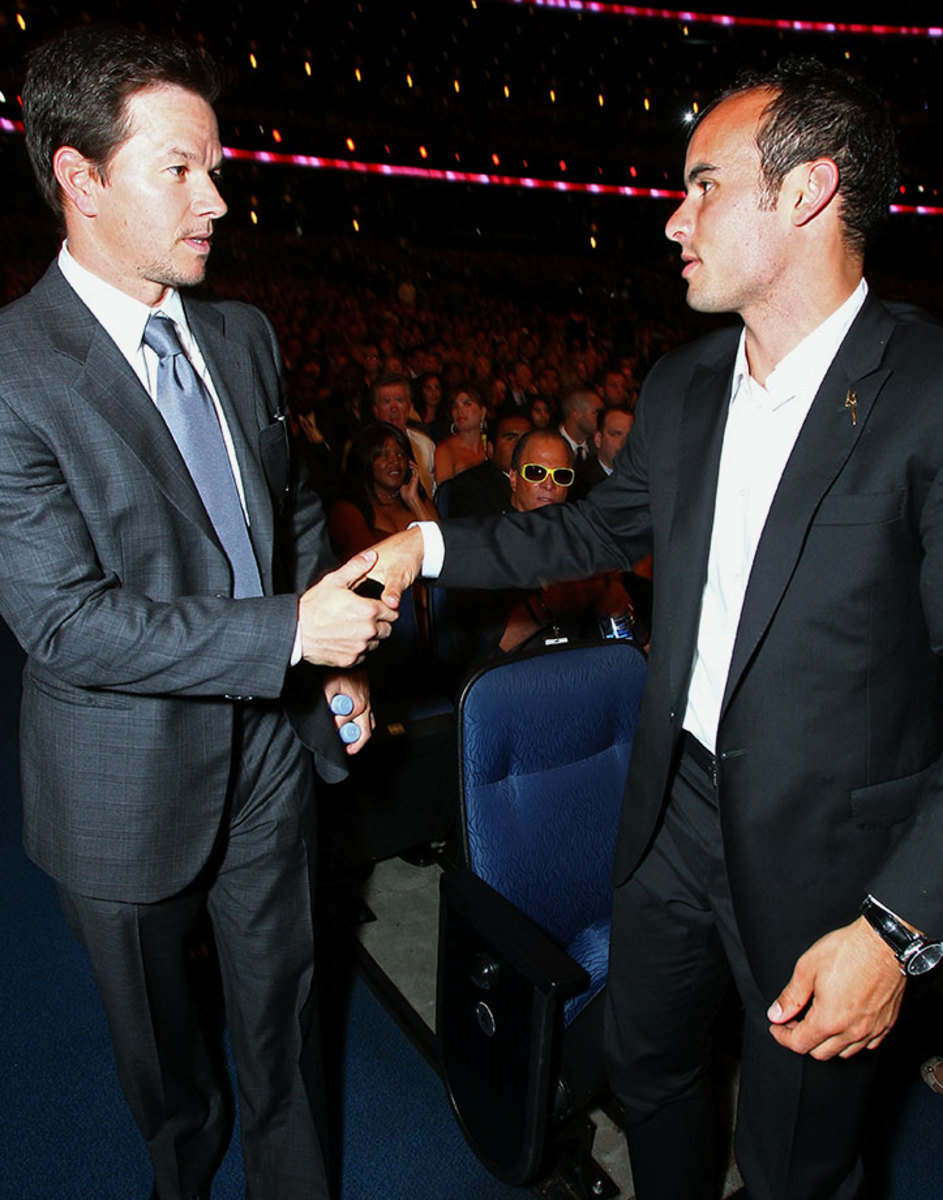 2010-0714-Mark-Wahlberg-Landon-Donovan-GettyImages-102900925.jpg