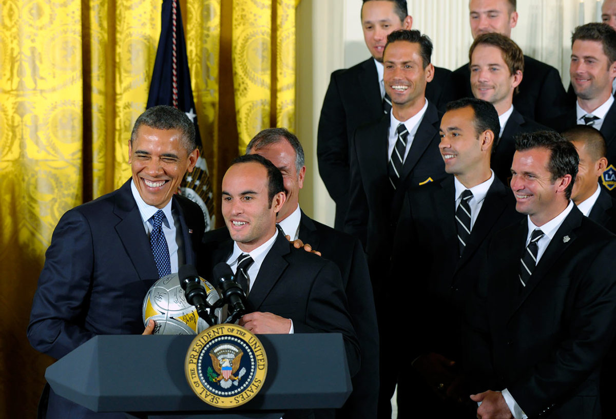 2013-0326-President-Barack-Obama-Landon-Donovan-AP_592368391166.jpg