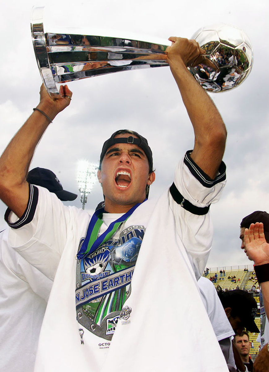 2001-1021-Landon-Donovan-GettyImages-1490304.jpg