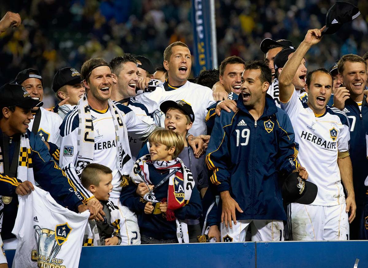 2011-1120-David-Beckham-Juninho-Landon-Donovan-opy2-235590_0.jpg