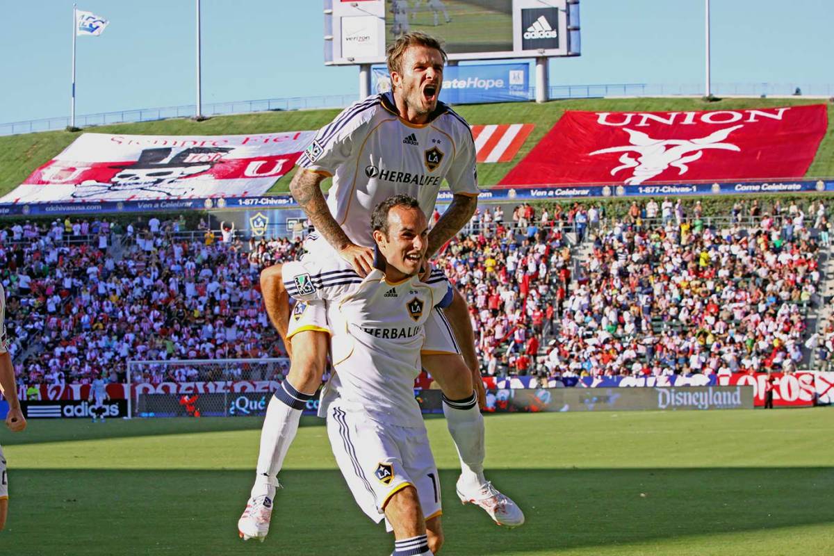 2009-1101-David-Beckham-Landon-Donovan_0.jpg