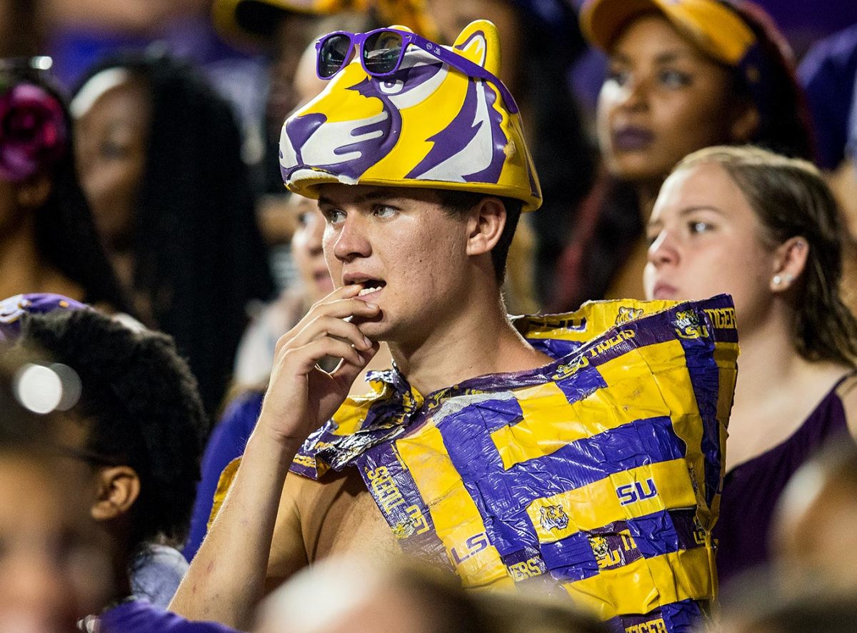 LSU-Tigers-fan-AXA20160910225_Jacksonville_State_at_L.jpg