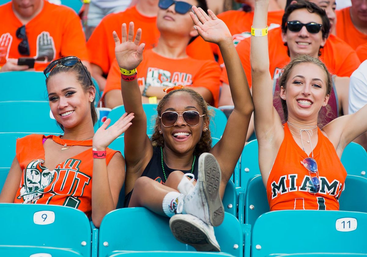 Miami-Hurricanes-fans-79620160910017_FAU_at_UM.jpg