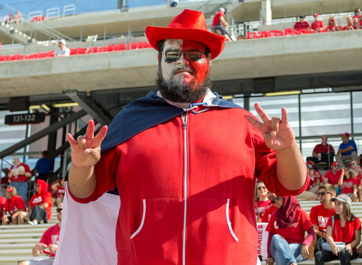 Houston-Cougars-fans-DBA160910_Lamar_vs_Houston20.jpg