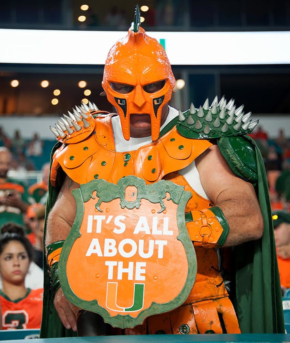 Miami-Hurricanes-fans-DDG160910Owls_at_Hurricanes-17.jpg