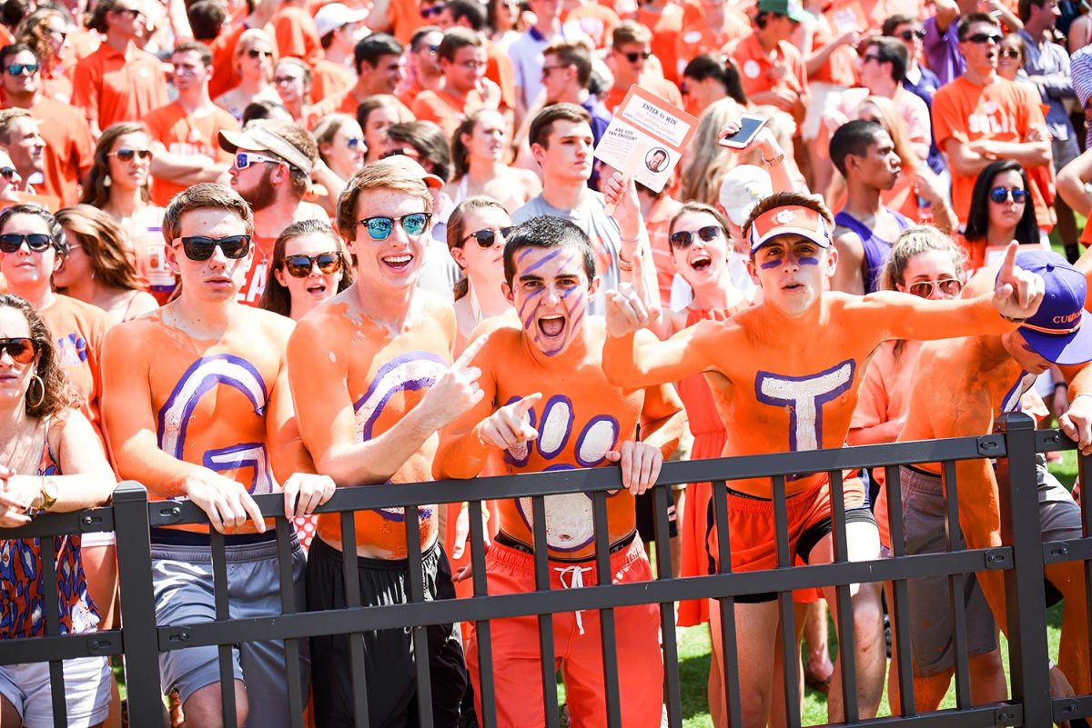 Clemson-Tigers-fans-DAT1609100433_Troy_at_Clemson.jpg