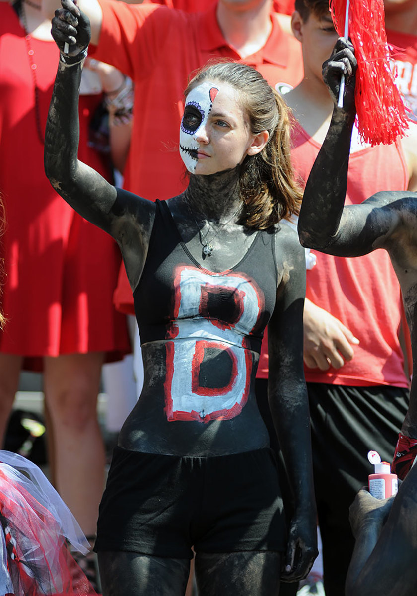 Georgia-Bulldogs-fans-ccr160910013_Nicholls_State_at_Georgia.jpg