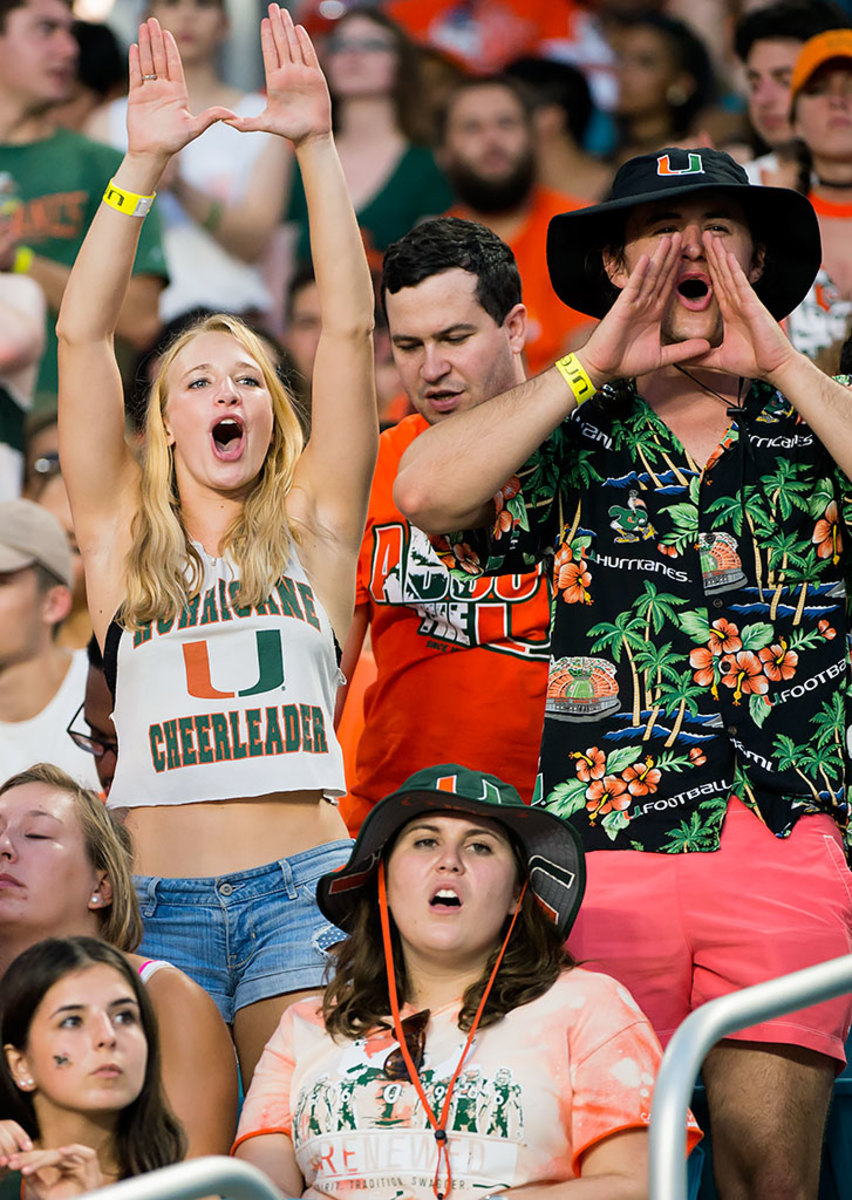 Miami-Hurricanes-fans-79620160910020_FAU_at_UM.jpg