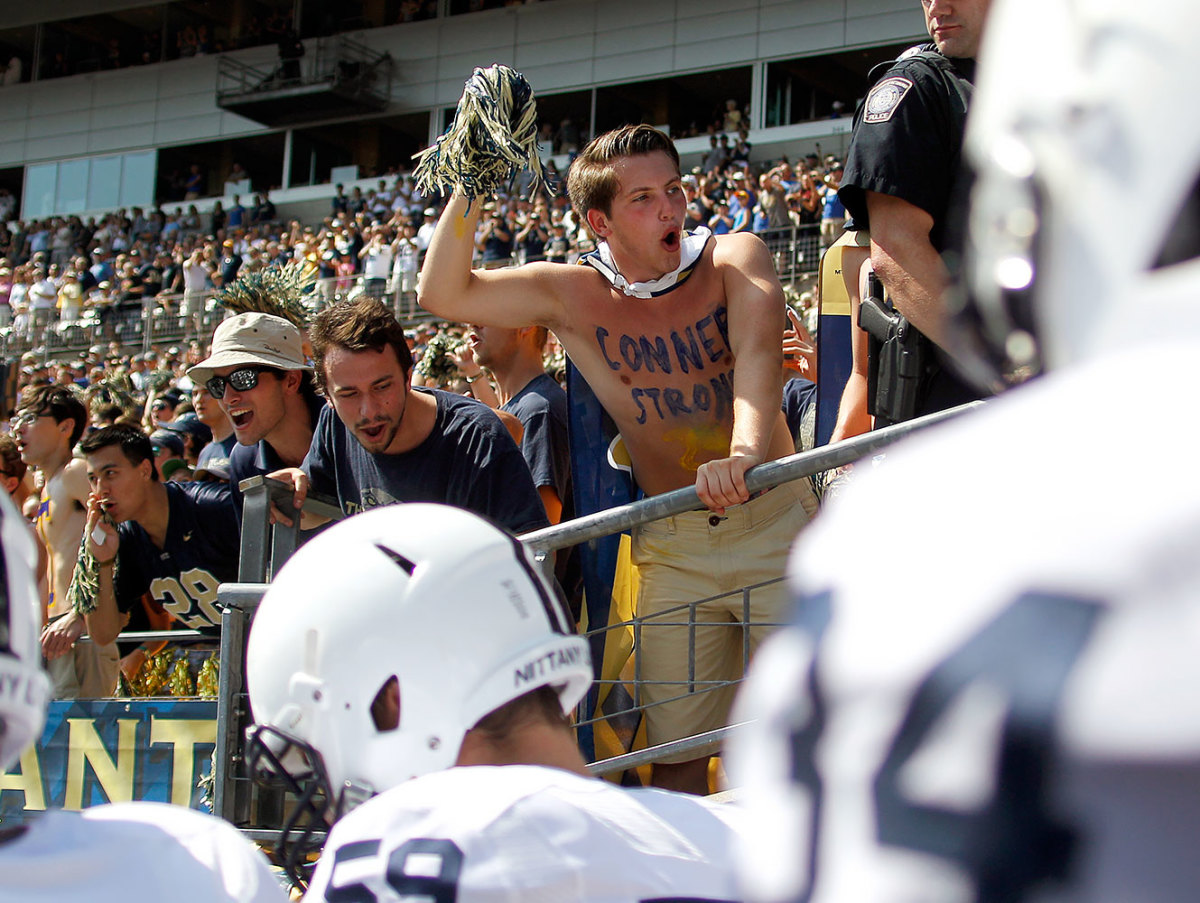 Pittsburgh-Panthers-fans-601894154.jpg