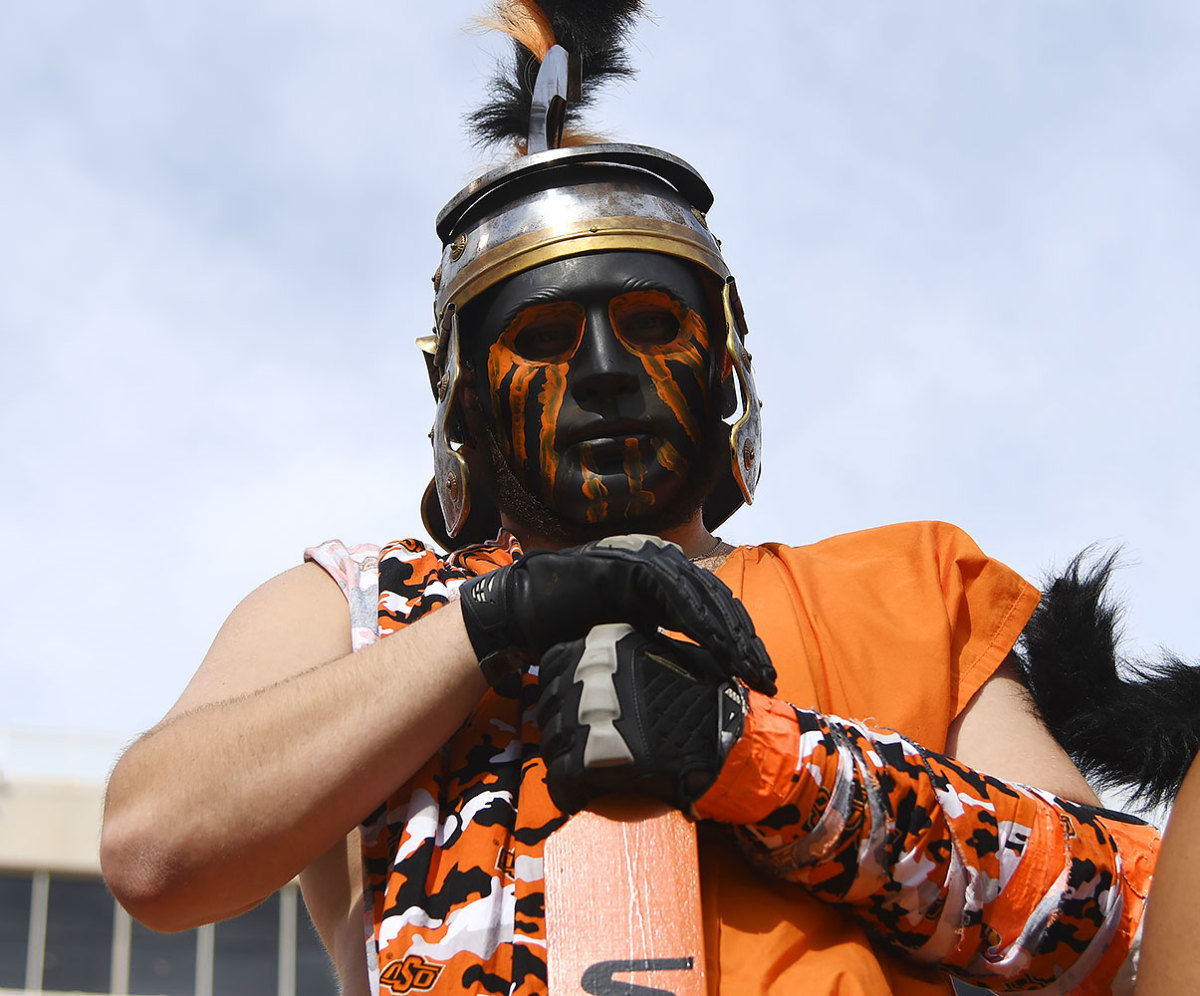 Oklahoma-State-Cowboys-fan-601877036.jpg