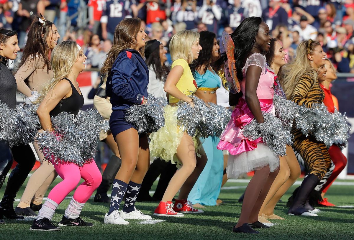 New-England-Patriots-cheerleaders-AP_194013872378.jpg