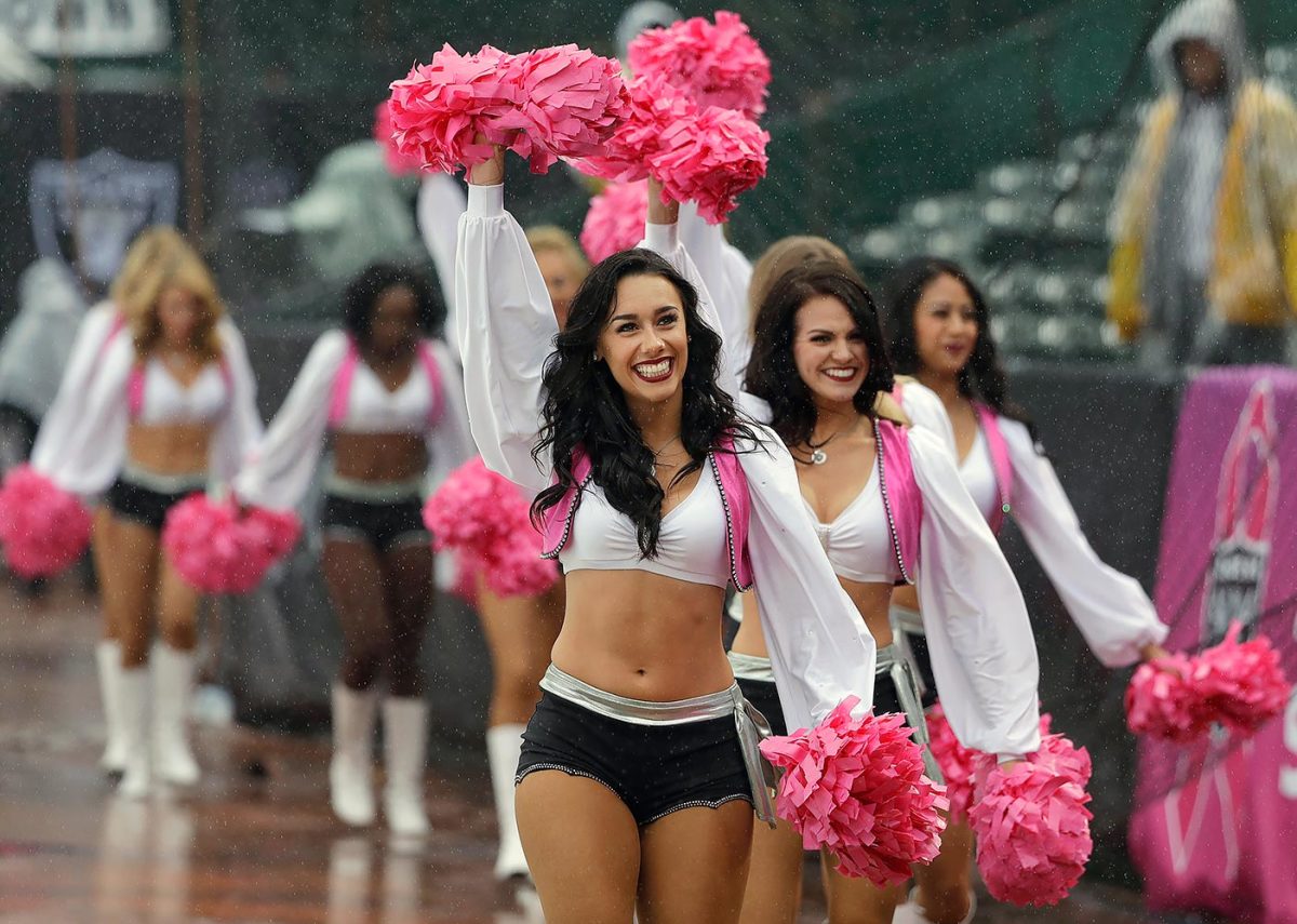 Oakland-Raiders-Raiderettes-cheerleaders-AP_369706935832.jpg