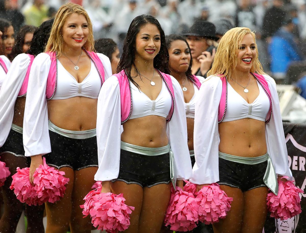 Oakland-Raiders-Raiderettes-cheerleaders-AP_176933463721.jpg
