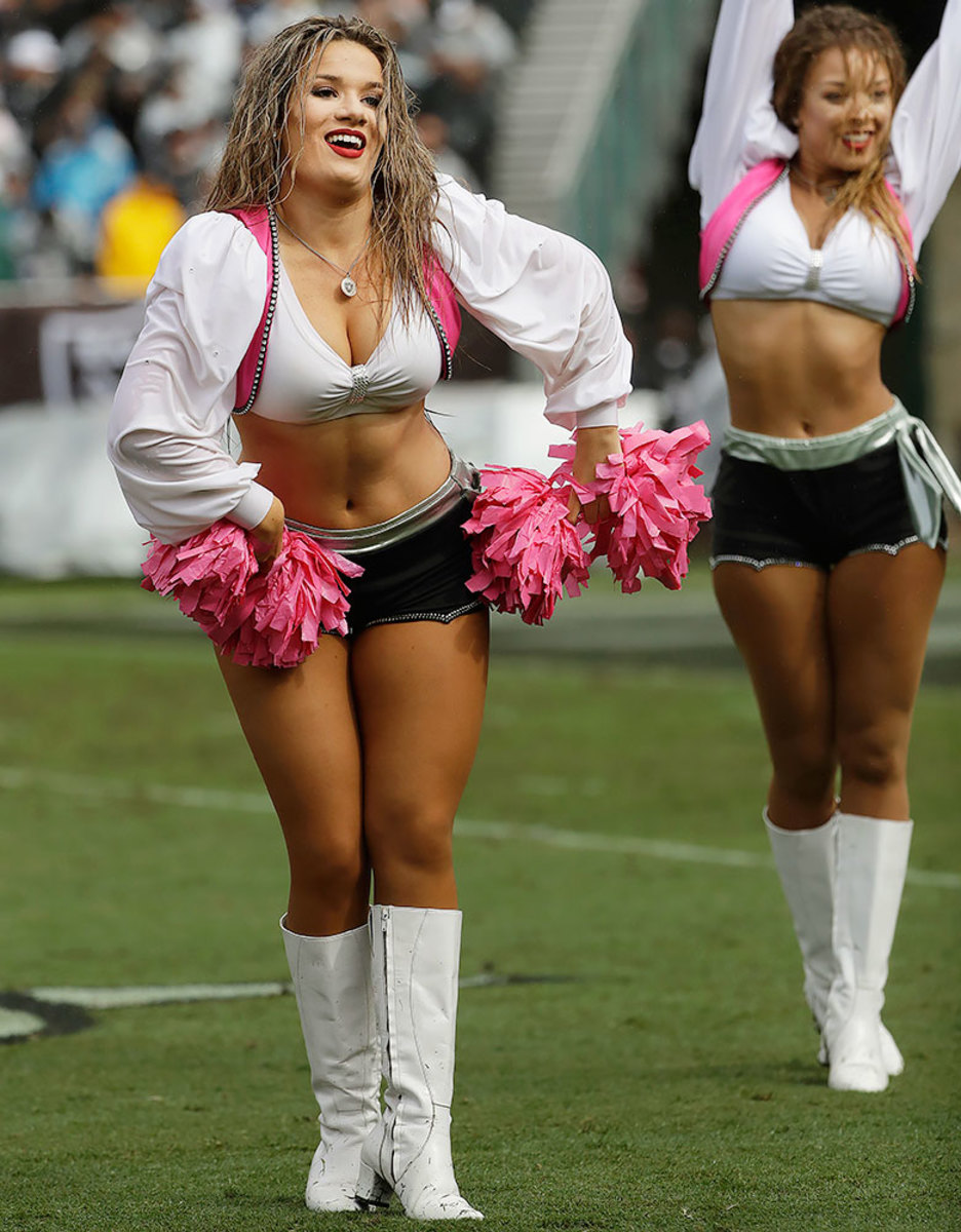Oakland-Raiders-Raiderettes-cheerleaders-AP_527098217277.jpg