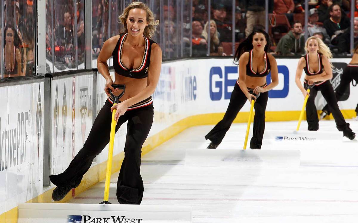 The Night in sports feb 2-508103840_master.jpg