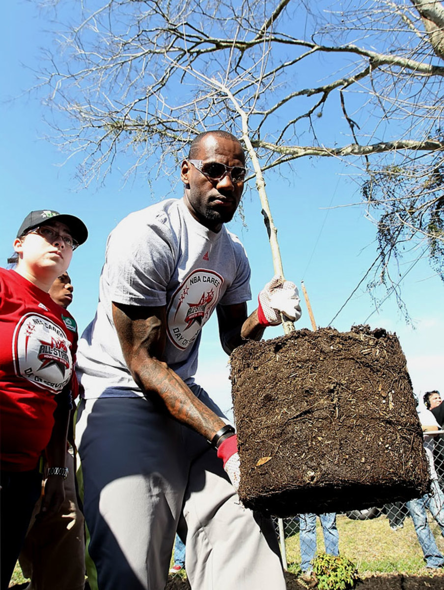 2013-LeBron_James-NBA_Cares-Houston_All_Star_2013BY4_5077.jpg