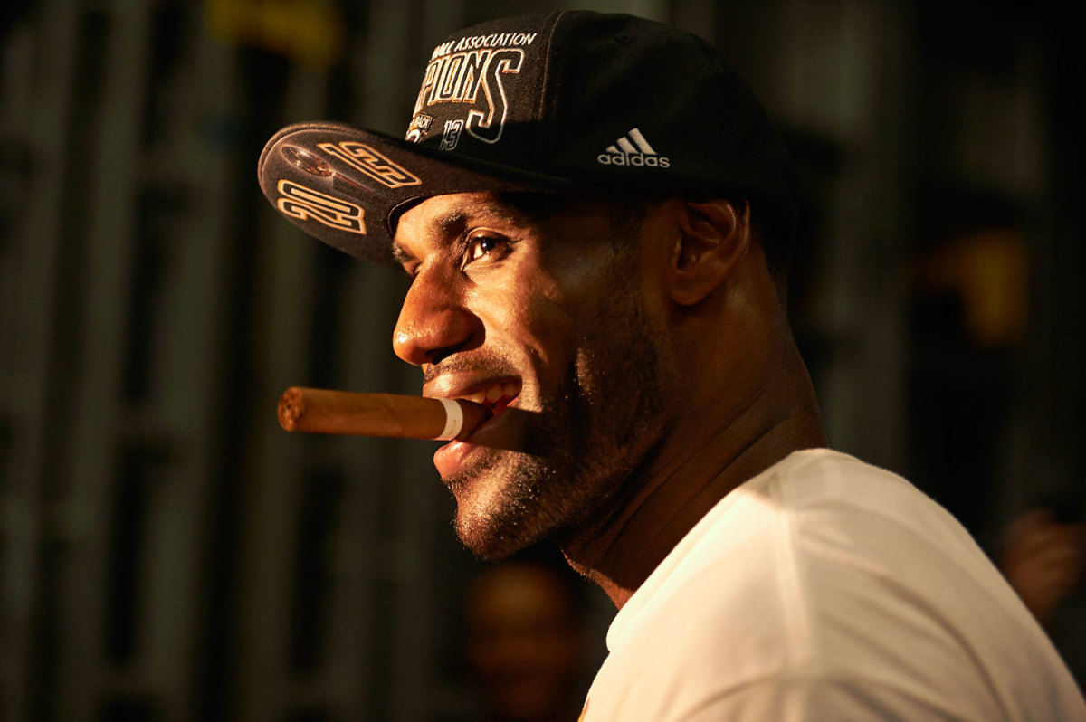 2013-lebron-james-cigar-op5x-90983.jpg