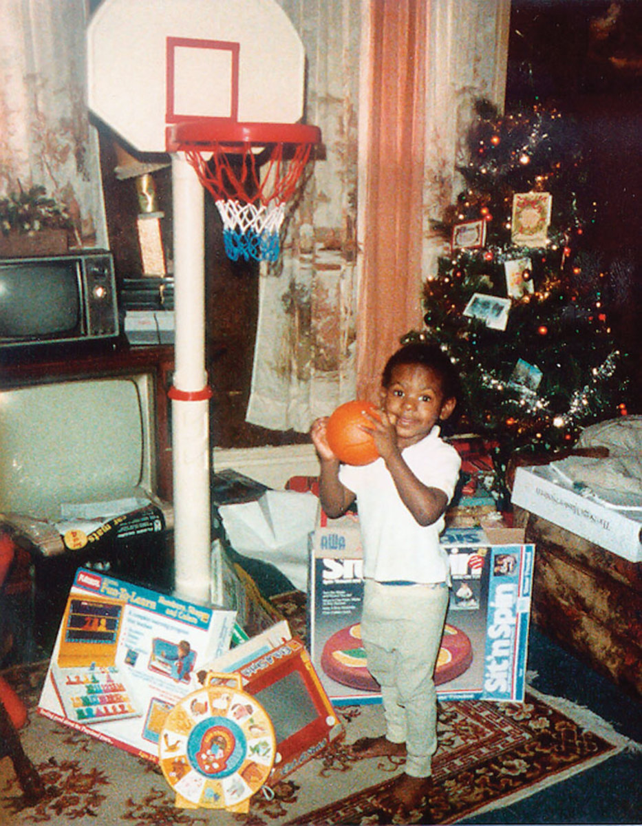 lebron-james-childhood-christmas-basketball.jpg