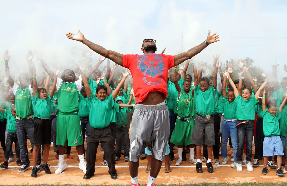 2010-lebron-james-boys-girls-club.jpg