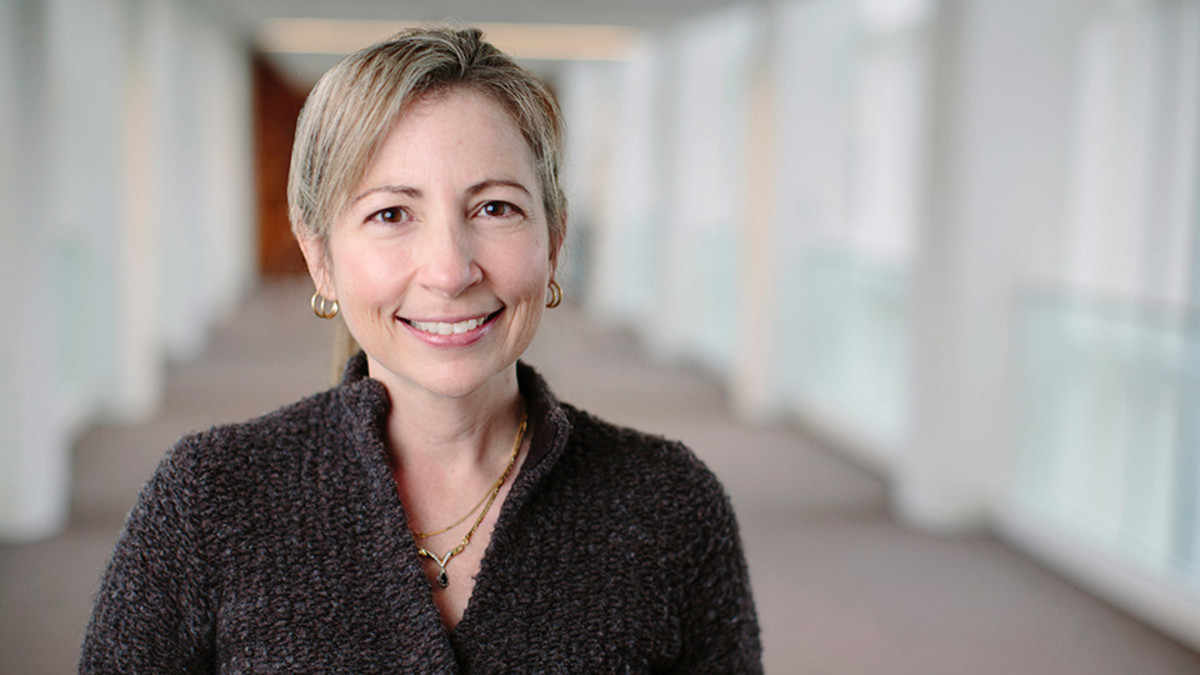 Female physicians in men's sports Dr. Diane Dahm's experience Sports