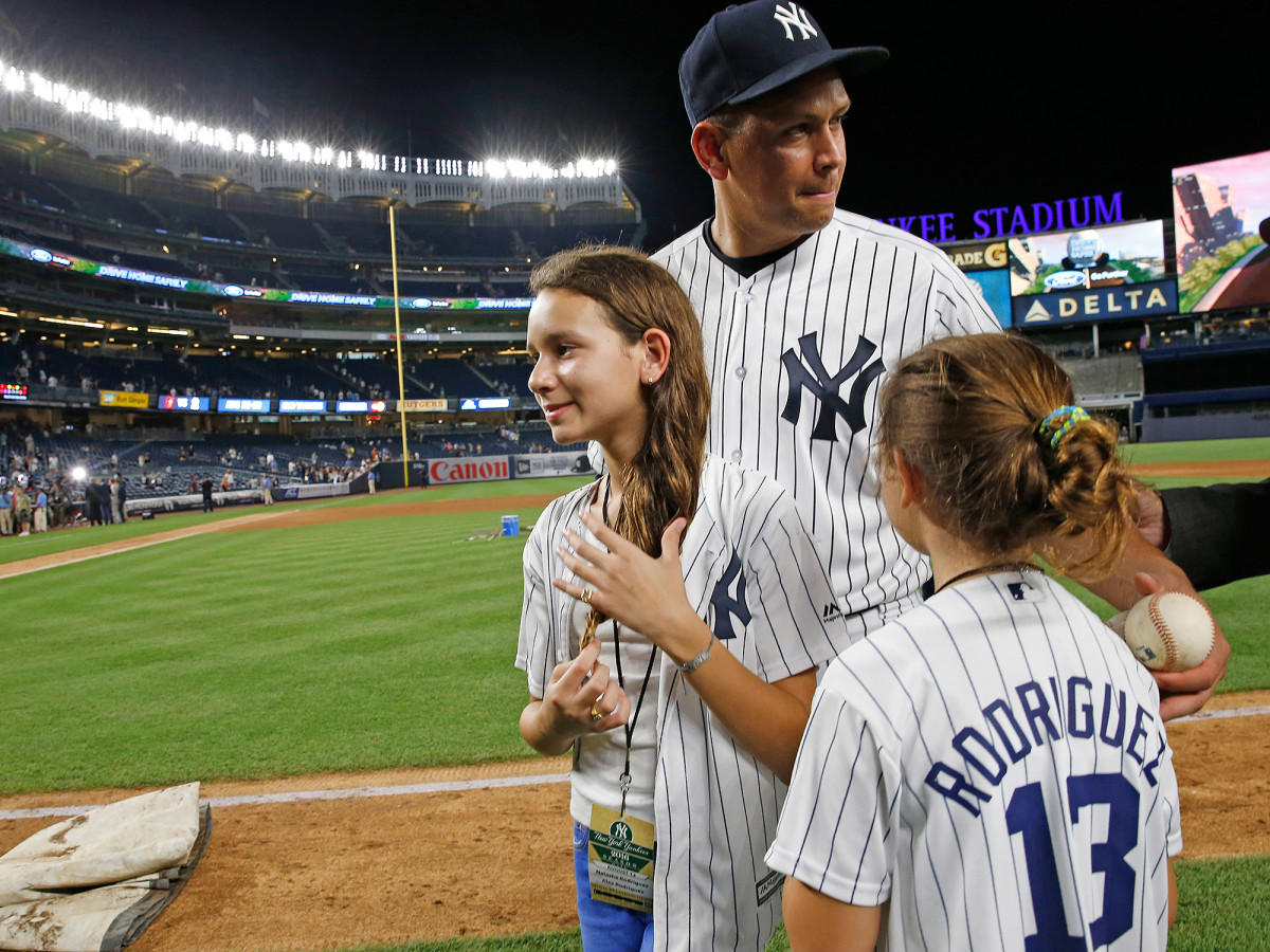 yankees-alex-rodriguez-daughters-inline.jpg