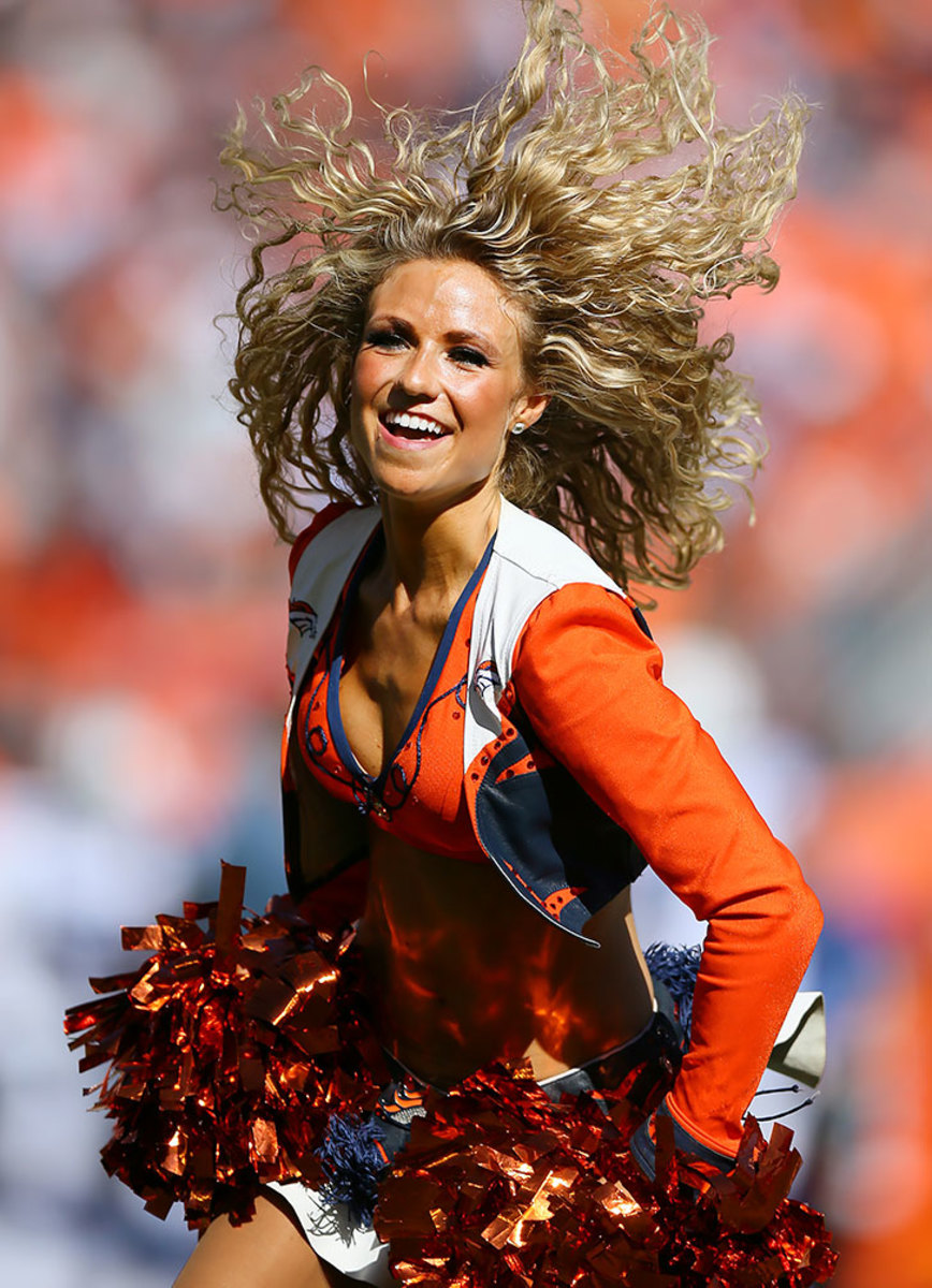 Denver-Broncos-cheerleaders-607571748.jpg