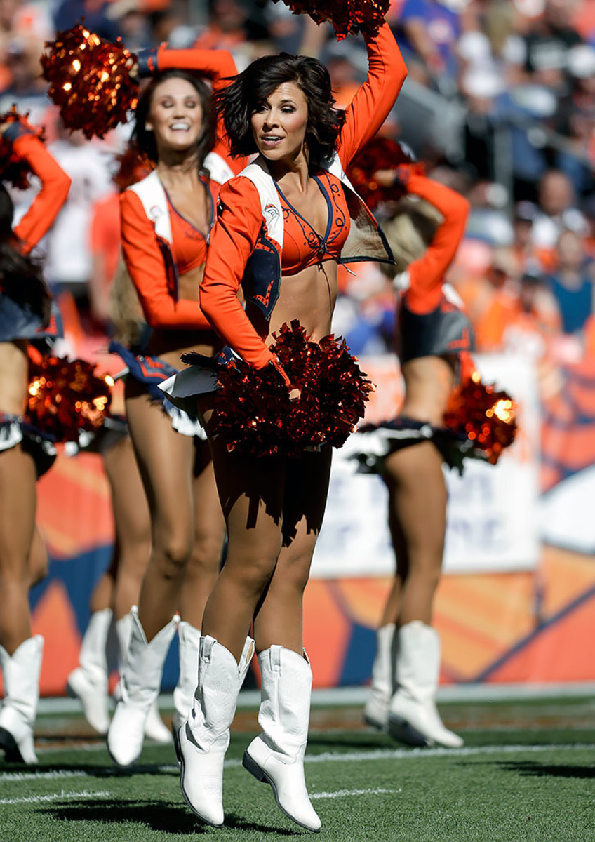 Denver-Broncos-cheerleaders-AP_350923873063.jpg