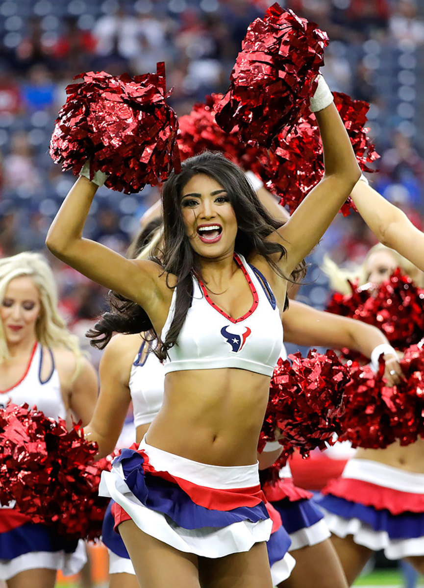 Houston-Texans-cheerleaders-AP_16262687547882.jpg