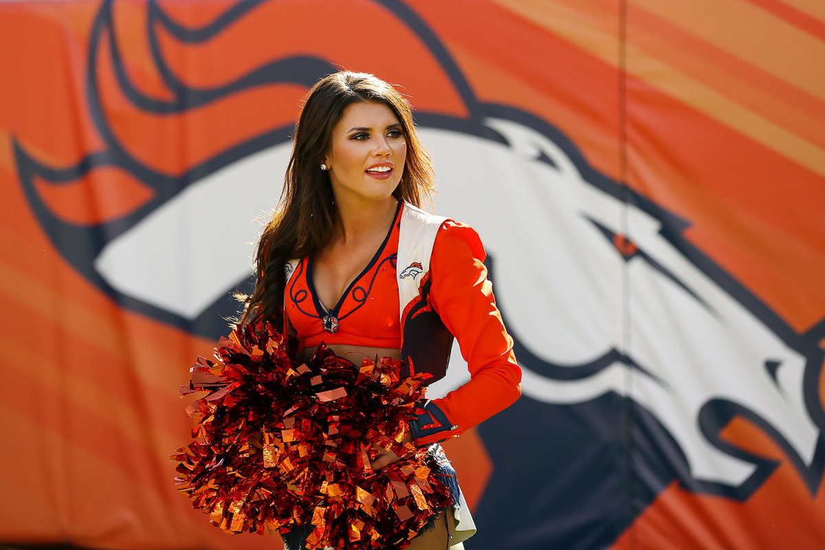 Denver-Broncos-cheerleaders-252160918038_Colts_at_Broncos.jpg