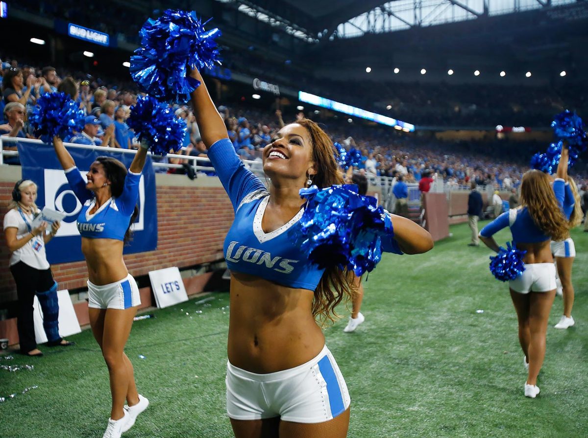 Detroit-Lions-cheerleaders-AP_945497597548.jpg