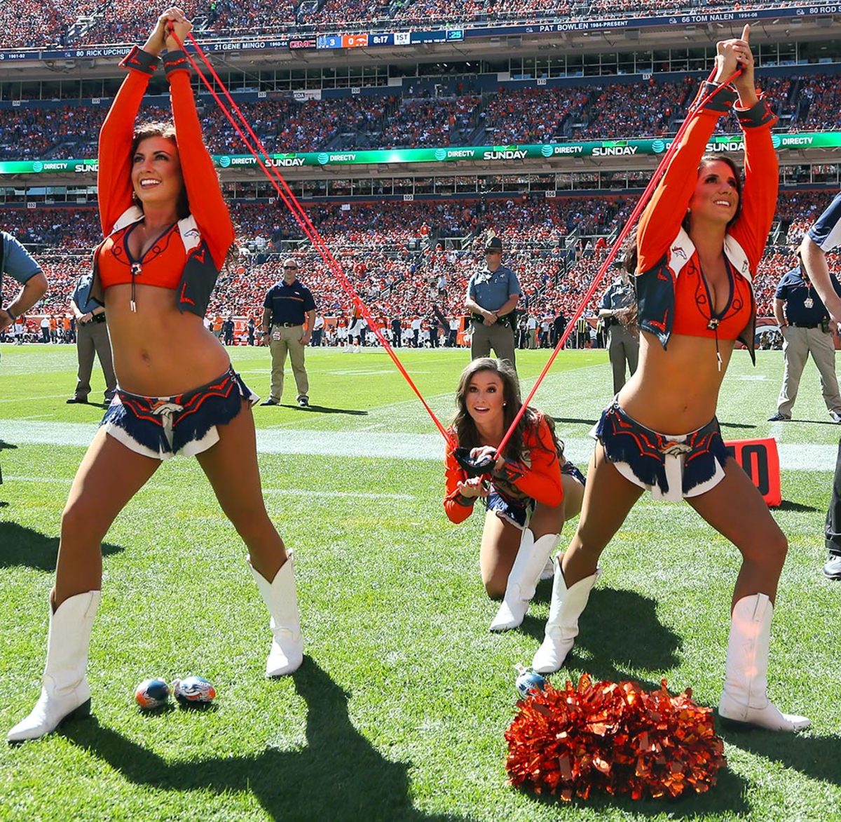 Denver-Broncos-cheerleaders-252160918031_Colts_at_Broncos.jpg