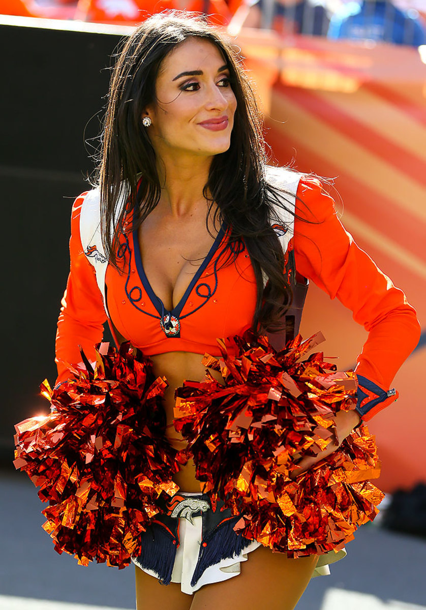Denver-Broncos-cheerleaders-252160918037_Colts_at_Broncos.jpg