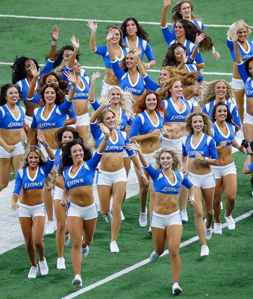Detroit-Lions-cheerleaders-AP_593340940758.jpg