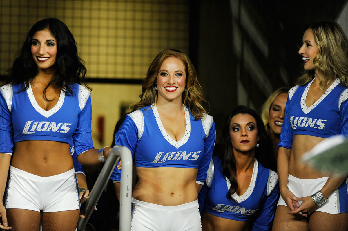 Detroit-Lions-cheerleaders-AP_921170205758.jpg